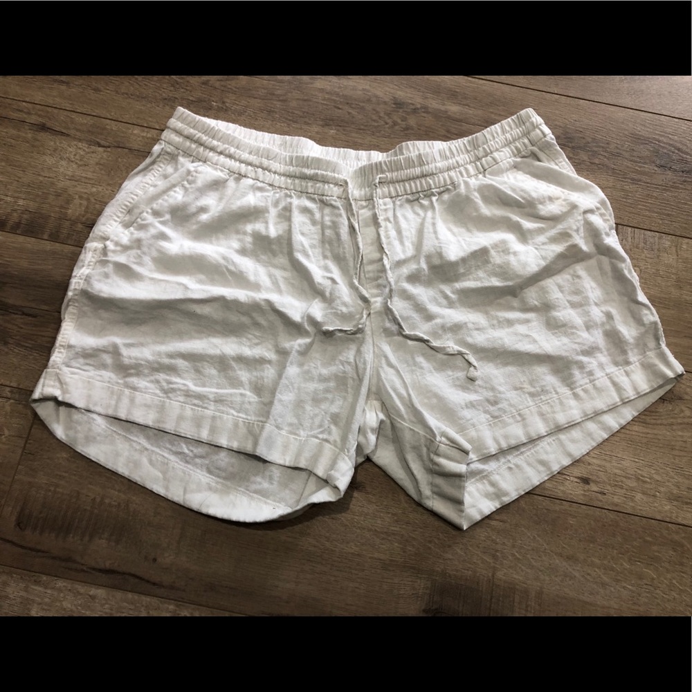 Old Navy White Shorts with pockets
